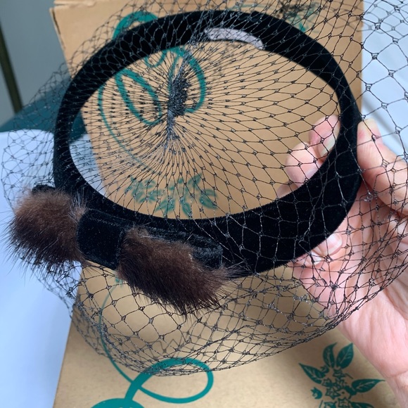 Elegant Vintage Early 1960s Hat - Picture 6 of 9